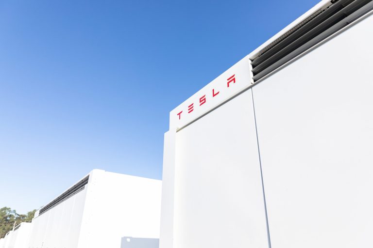 Tesla and Neoen set to build massive 219MW energy storage system