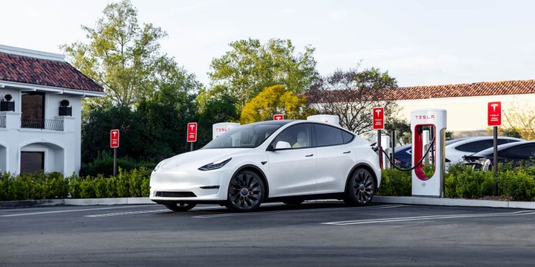 Tesla leads large drop in used electric car value, Model 3 down 30% | Electrek