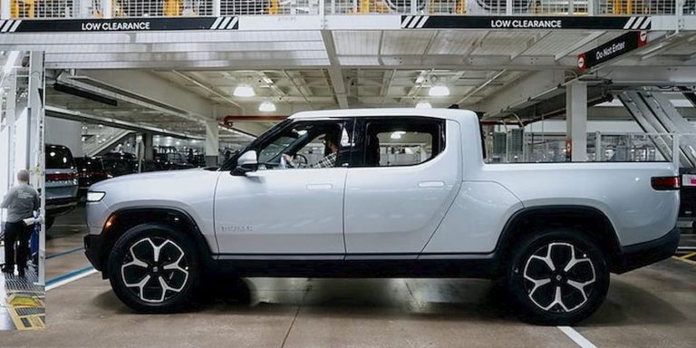 Rivian R1S and R1T Dual-Motor large earn over 350 miles of EPA range