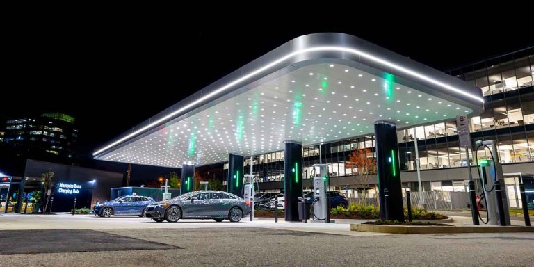 Mercedes-Benz opens first US charging hub with ChargePoint piles