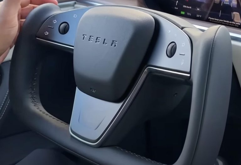 Tesla rolls out new steering yoke with physical center horn, better build quality